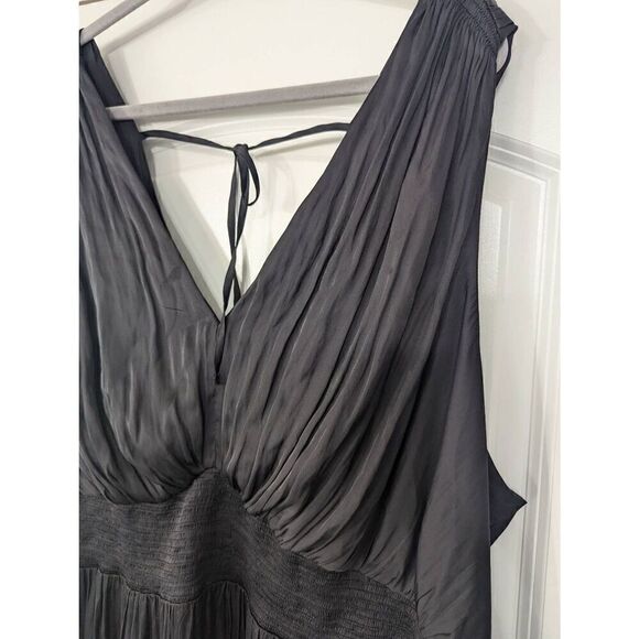 Old Navy Midi Dress women's size 4X black‎ plunge sleeveless LBD sexy - Picture 2 of 9